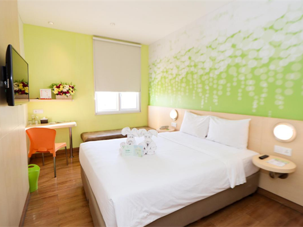 Kamar Zest Queen
Zest Jemursari, Surabaya