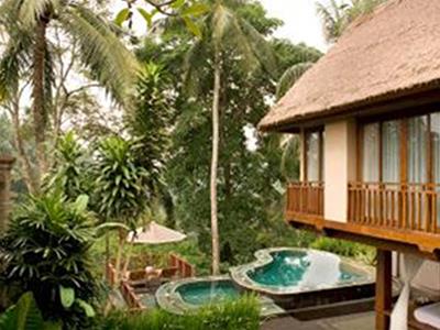 2 Bedrom Pool Villa
Kamandalu Resort