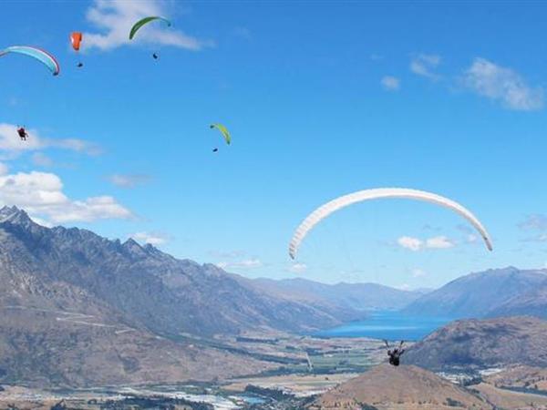 Paragliding & Hang Gliding
Swiss-Belsuites Pounamu, Queenstown, New Zealand