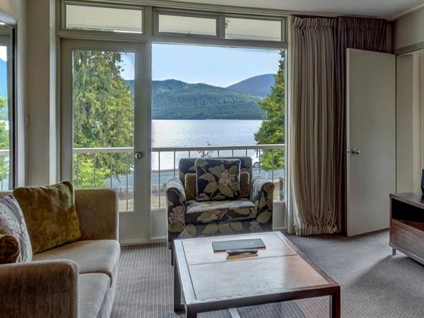 Deluxe Lake View Suite
Distinction Te Anau Hotel & Villas