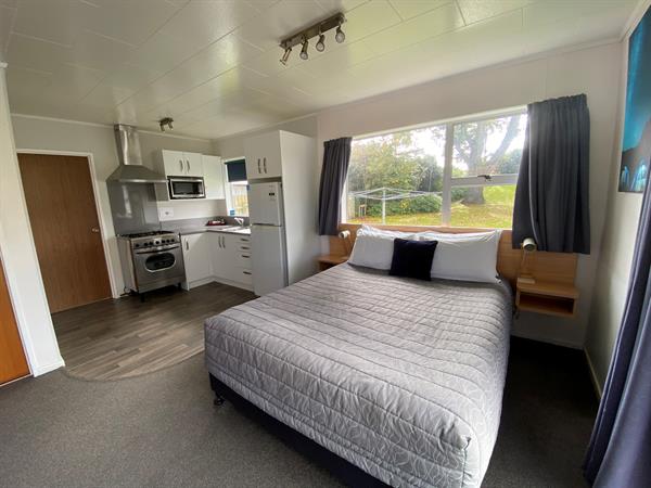 DELUXE SELF-CONTAINED 1 BEDROOM (5 BERTH)
Whanganui River Top 10 Holiday Park