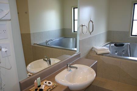 Luxury One Bedroom Suite (Sleeps 2 to 4)
Tuscany Villas Motel & Conference Centre Rotorua