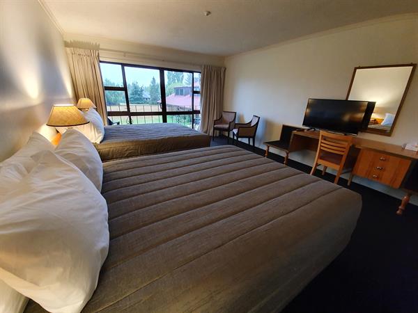 Standard Twin Hotel Room
Distinction Mackenzie Country Hotel Twizel