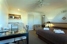 Luxury One Bedroom Suite (Sleeps 4)