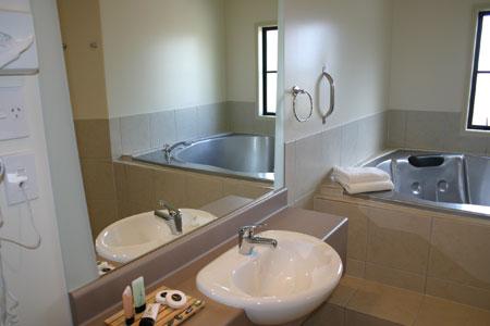 Luxury One Bedroom Suite (Sleeps 4)
Tuscany Villas Motel & Conference Centre Rotorua