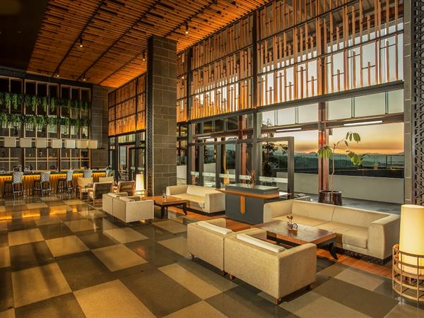 Lobby Lounge and Bar
Swiss-Belresort Dago Heritage