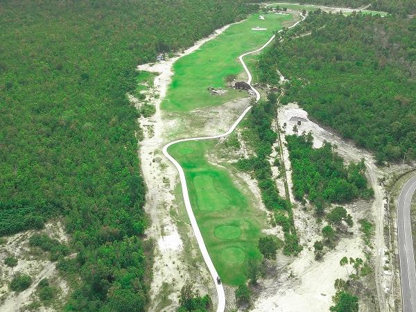 Black Rocks Golf Club
Swiss-Belresort Belitung