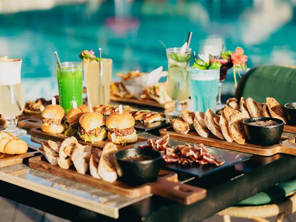 Bay Bar
Le Tahiti by Pearl Resorts