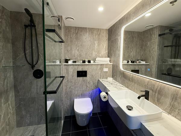 Distinction Te Anau Hotel & Villas - Sleek New Bathrooms