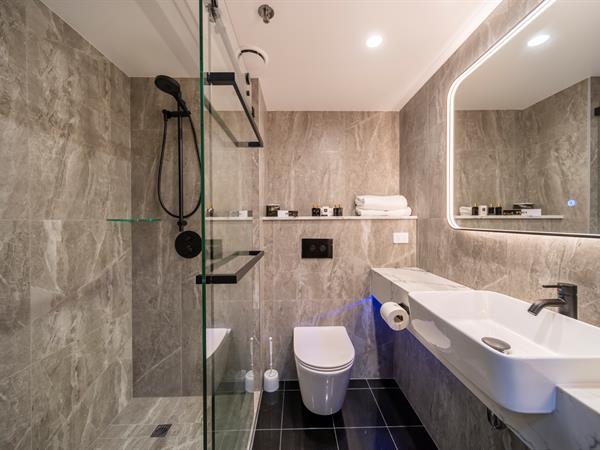 Distinction Te Anau Hotel & Villas - Sleek New Bathrooms