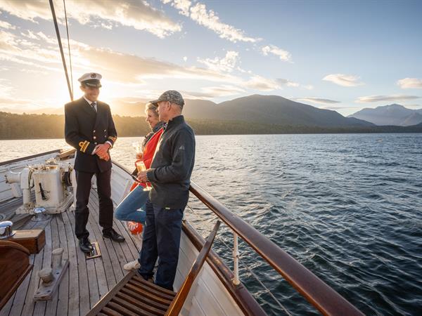Cruise Lake Te Anau - Fiordland Historic Cruises
Distinction Te Anau Hotel & Villas