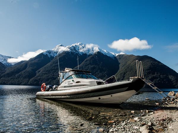 Cruise Te Anau
Distinction Luxmore Hotel Te Anau