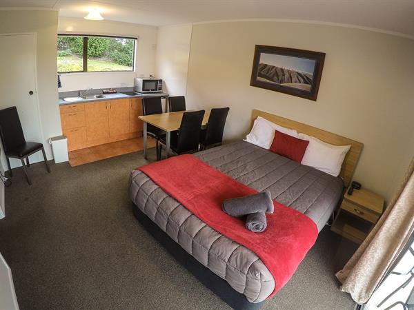 1 Bedroom Self-Contained Family Unit (Sleeps 6)
Mt. Aspiring Holiday Park