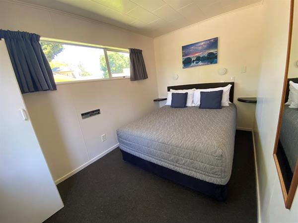DELUXE SELF-CONTAINED 2 BEDROOMS
Whanganui River Top 10 Holiday Park