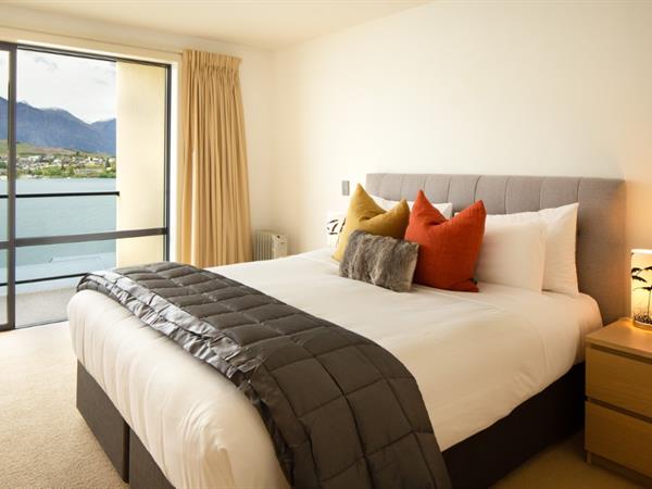 2 Bedroom Premium Lake View Villa
Villa del Lago