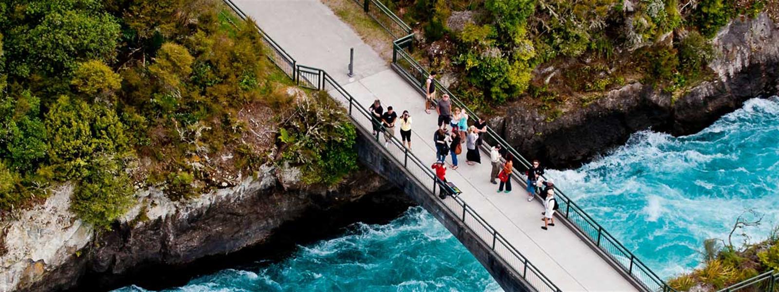 Must see sights in Taupo North Island Lake Taupo 