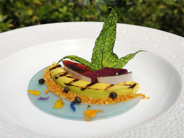 Food for Change at the Tipairua Restaurant
Le Taha'a by Pearl Resorts