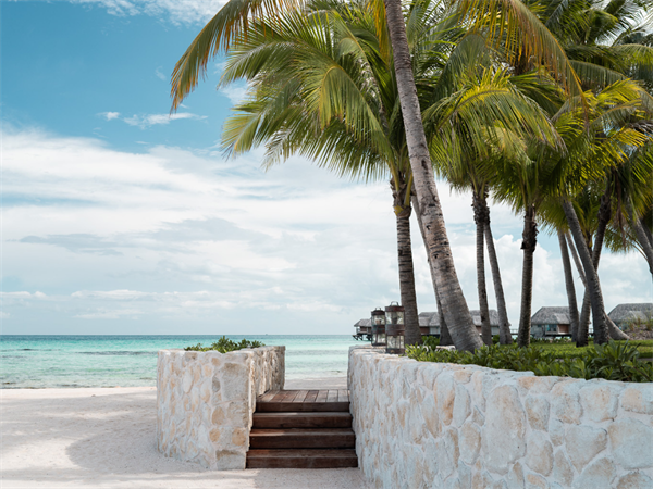 Early Bird -15% with breakfast included
Le Tikehau by Pearl Resorts