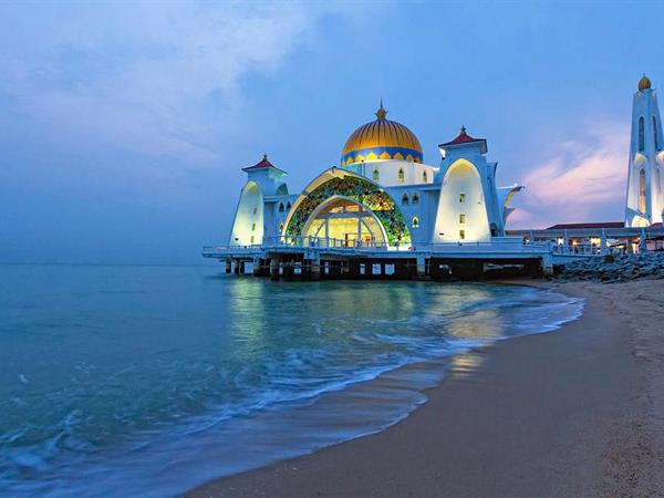 Masjid Selat Melaka (Floating Mosque)
Grand Swiss-Belhotel Melaka