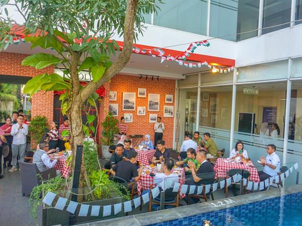 Swiss-Belhotel Jambi Hadirkan Pipole: Pizza by the Poolside Berkualitas Premium
Swiss-Belhotel Jambi