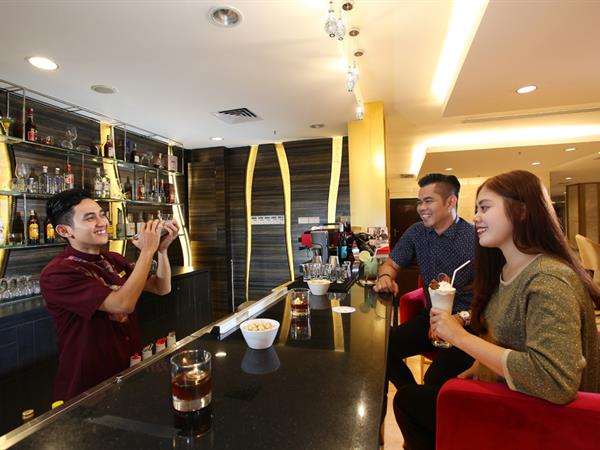 Bar dan Lounge
Swiss-Belhotel Makassar