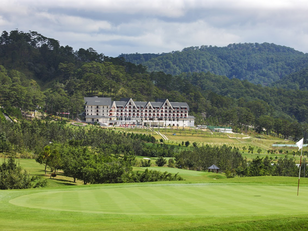 Sacom Tuyen Lam Golf Club
Swiss-Belresort Tuyen Lam