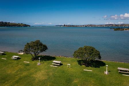 Waterfront Powered Sites
Whangateau Holiday Park