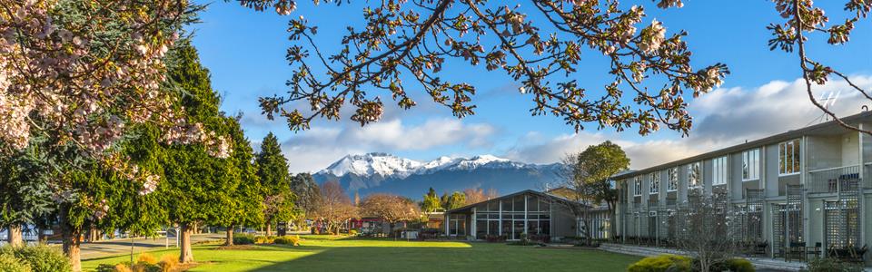 Distinction Te Anau Hotels Villas Location Driving Map Easily Accessible By Road From New Zealand S Southern Lakes Towns