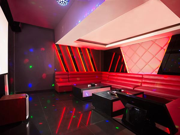 DOME Club and Star Karaoke
Swiss-Belhotel Silae Palu